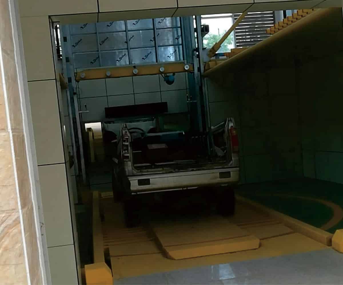 梁河縣自動垂直升降式停車設(shè)備